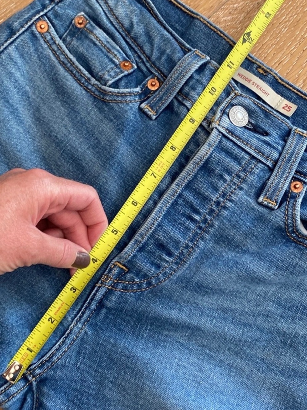 LEVIS Wedgie Straight Crop (25) - Picture 6 of 11